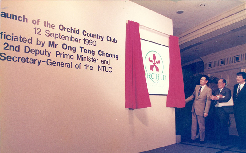 As part of the launch of the Orchid Country Club, NTUC Secretary-General Ong Teng Cheong unveiled the club's logo.